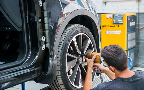 Kaeser Airtower compressor at Koudsy Body Works